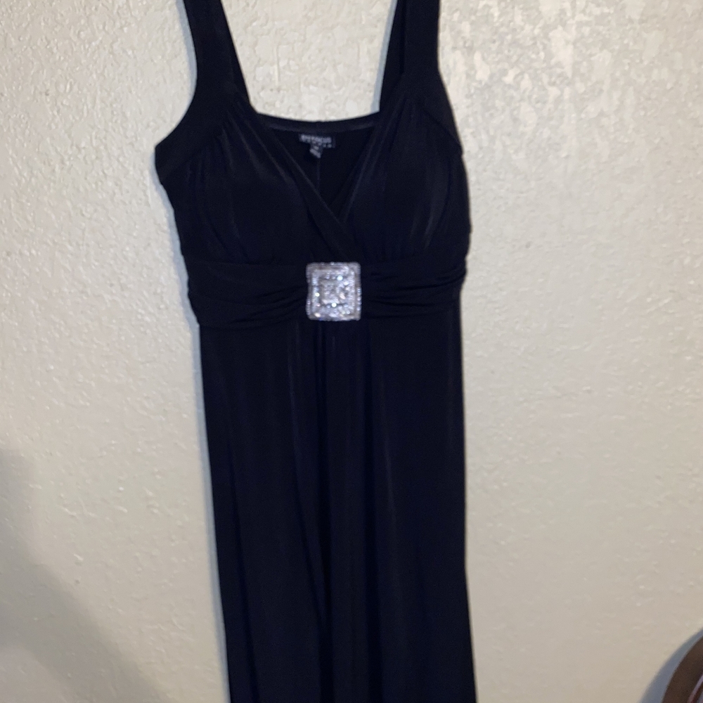 Dresses - Picture 2 of 4